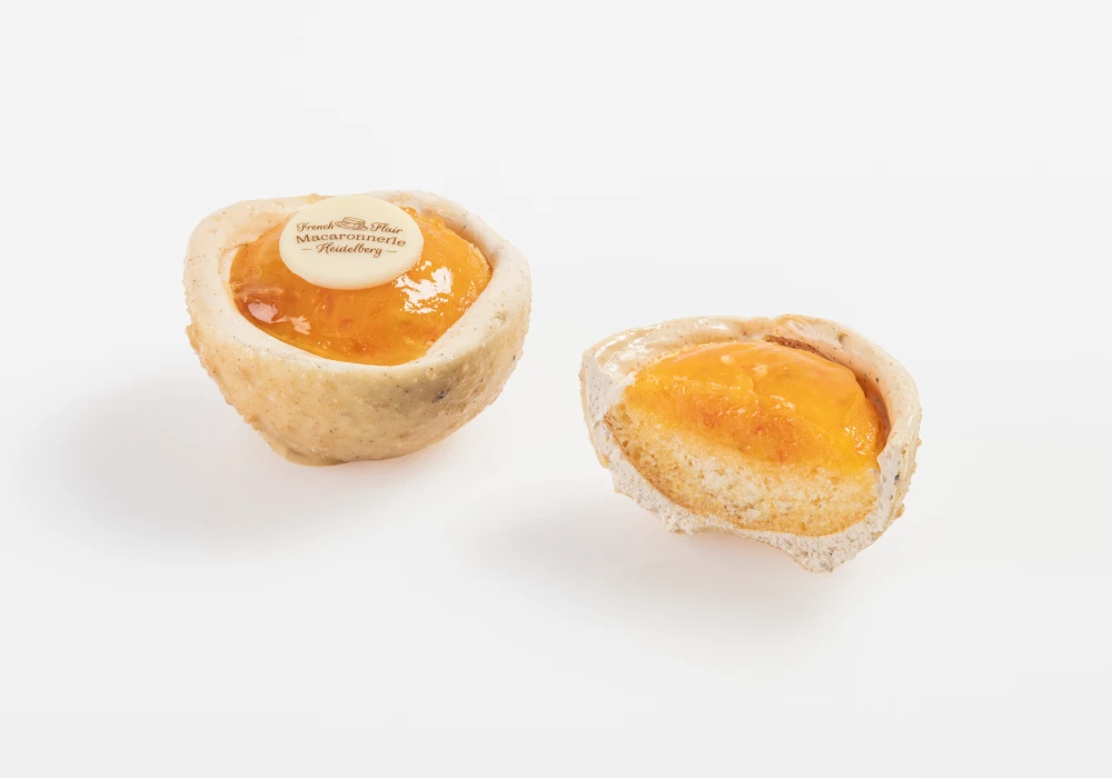 Crazy Zitrus: Baba mit Zitrusmarmelade und gewürzter Schlagsahne, Saisonnier der Macaronnerie Heidelberg