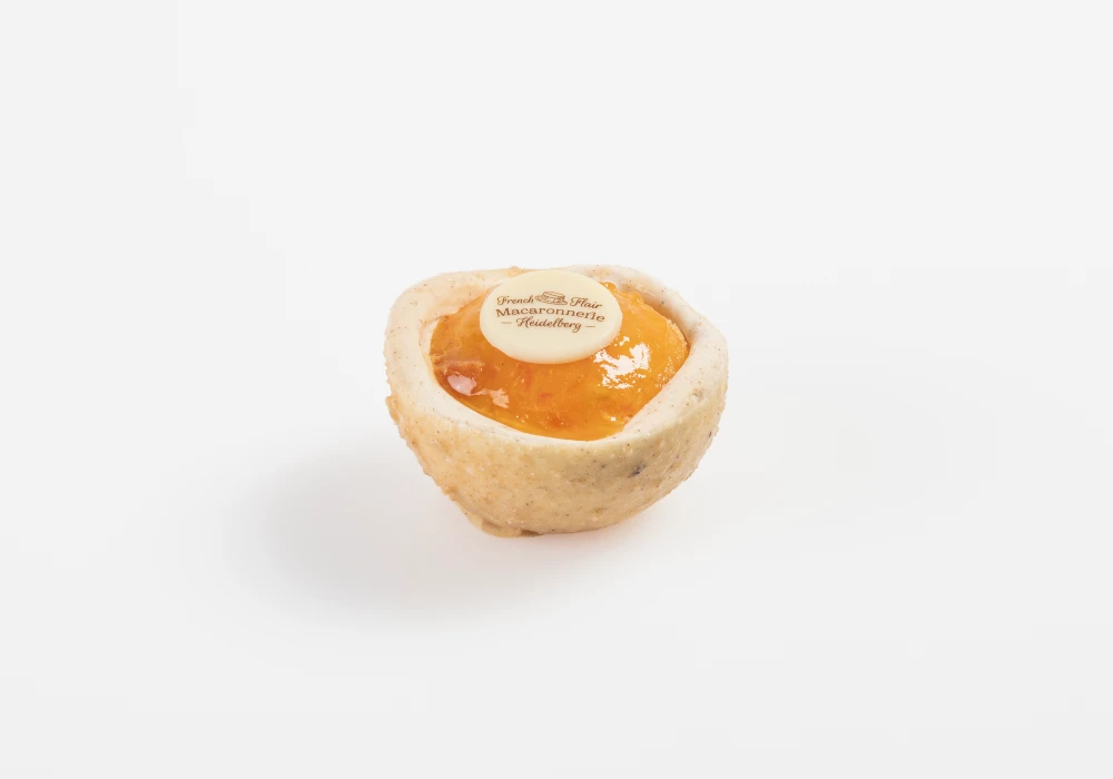 Crazy Zitrus: Baba mit Zitrusmarmelade und gewürzter Schlagsahne, Saisonnier der Macaronnerie Heidelberg